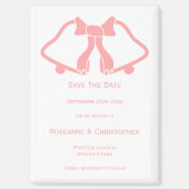 ピンクの結婚式の日付を保存するマグネットベルリボン マグネット (正面)