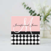 ピンクの結婚式招待状 モノグラム名前 ハーレクイン 招待状 (スタンド正面)