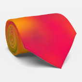 ピンクの絞り染めのタイ ネクタイ (ロール)