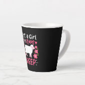 ピンクの羊 |羊の贈り物を愛する女の子のみ カフェラテマグ (右アングル)