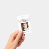 ピンクの美的テンプレート従業員の写真名ID バッジ (手持ち)