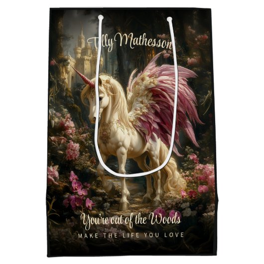 ピンクの翼の森のユニコーンの森 ミディアムペーパーバッグ (裏面)