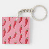 ピンクの背景にスパイシーな赤い唐辛子パターン キーホルダー (裏面)