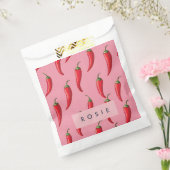 ピンクの背景にスパイシーな赤い唐辛子パターン フェイバーバッグ (封をした状態)