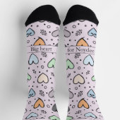 ピンクの背景にハートのらくがきとテキスト ソックス (上部)