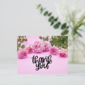 ピンクの背景にピンクのバラのサンキューカード ポストカード (スタンド正面)