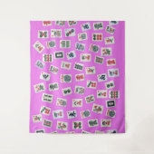 ピンクの背景にマジョグタイル タペストリー (正面)