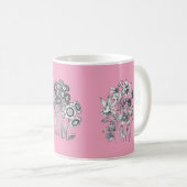 ピンクの背景にモノクロのお花 コーヒーマグカップ (正面右)