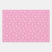 ピンクの背景に白いクリスマスの雪片 ラッピングペーパーシート (正面3)