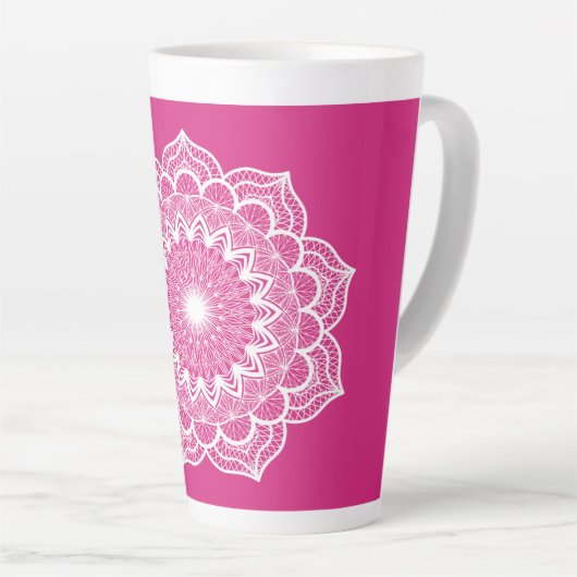 ピンクの背景に白い曼荼羅 カフェラテマグ (右アングル)