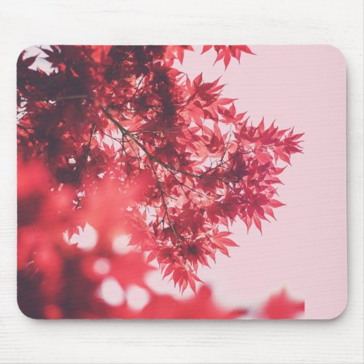 ピンクの背景に紅葉 マウスパッド (正面)