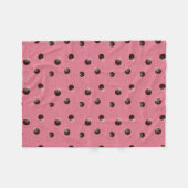 ピンクの背景に花が付いた点 フリースブランケット (正面(横))