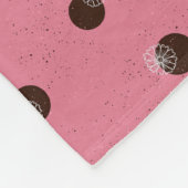 ピンクの背景に花が付いた点 フリースブランケット (角)