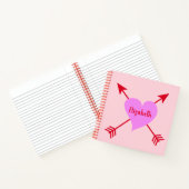 ピンクの背景を持つ美しい紫のハート ノートブック (内部)