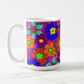 ピンクの腰回りが大きなレトロの花 コーヒーマグカップ (左)