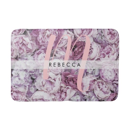 ピンクの芍薬とバラの花 モダンなイニシャル バスマット (正面)