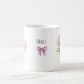 ピンクの芍薬とリボンの陶器マグカップ コーヒーマグカップ (中央)