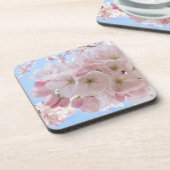 ピンクの花々青い空。 コースター (左側)