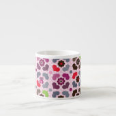 ピンクの花およびフクロウパターン エスプレッソカップ (正面)