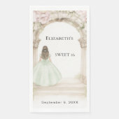 ピンクの花がアーチ状に飾られた緑のドレス　スイート16のランチョン (正面)