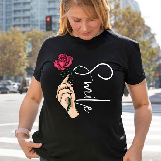 ピンクの花が可愛いスマイルやる気を起こさせる引用文 Tシャツ