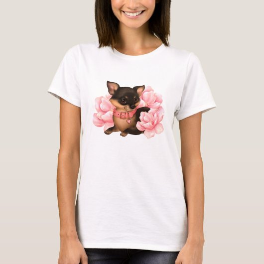 ピンクの花が咲くかわいい小さなチワワの犬 Tシャツ (正面)