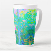 ピンクの花が咲く印象派の青い風景 カフェラテマグ (右アングル)