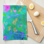 ピンクの花が咲く印象派の青い風景 キッチンタオル (四つ折り)