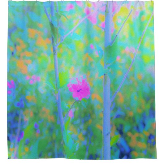 ピンクの花が咲く印象派の青い風景 シャワーカーテン (正面)