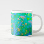 ピンクの花が咲く印象派の青い風景 ジャンボコーヒーマグカップ (右)