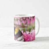 ピンクの花とマルハナバチ コーヒーマグカップ (正面右)