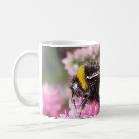 ピンクの花とマルハナバチ コーヒーマグカップ (左)