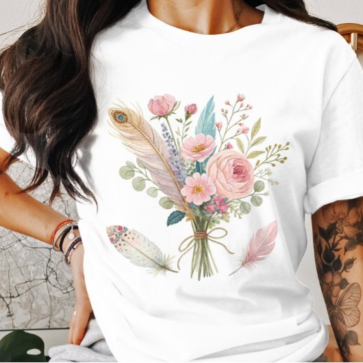ピンクの花と羽Tシャツ Tシャツ