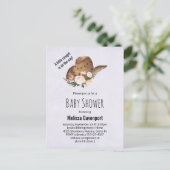 ピンクの花と茶色の女性のカーボーイハット赤ちゃんシャワー インビテーションポストカード (スタンド正面)