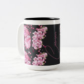 ピンクの花と蝶々の陶器マグカップ ツートーンマグカップ (正面左)