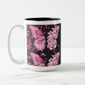 ピンクの花と蝶々の陶器マグカップ ツートーンマグカップ (左)