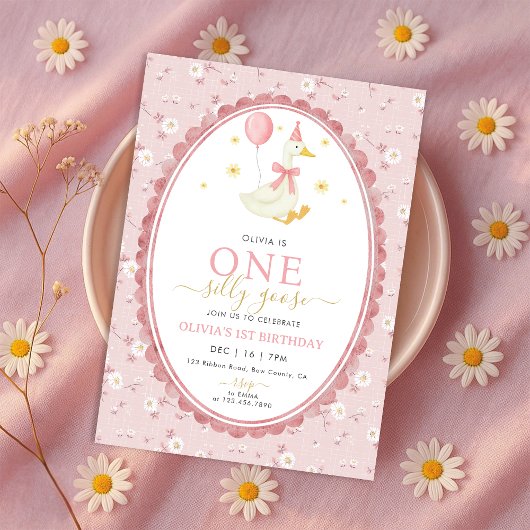 ピンクの花と1羽のとんまなガチョウの女の子 1歳の誕生日 招待状