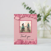 ピンクの花のウェディング写真お礼 ポストカード (スタンド正面)