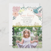 ピンクの花のウサギちゃんの誕生日写真招待状 招待状 (正面)