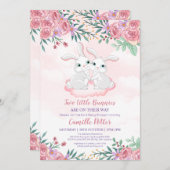 ピンクの花のウサギ 双子の女の子のベビーシャワー招待状 招待状 (正面/裏面)