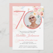 ピンクの花のカスタム写真サプライズ70歳の誕生日 招待状 (正面/裏面)