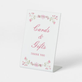 ピンクの花のカードとギフト 台座サイン