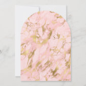 ピンクの花のゴールドエッフェル塔のアーチベイビーシャワー 招待状 (裏面)