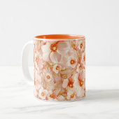 ピンクの花のデザイン ツートーンマグカップ (正面左)