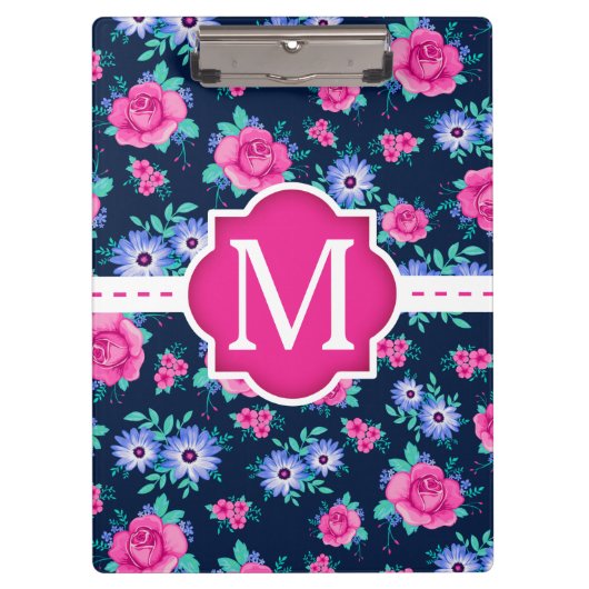 ピンクの花のバラパターン習慣のモノグラム クリップボード (正面)