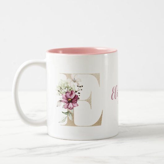 ピンクの花のモノグラム ゴールド E ツートーンマグカップ (左)