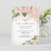 ピンクの花のローズゴールドのグリッター ベビーガール スプリンクル 招待状 (スタンド正面)