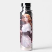 ピンクの花の中の美しい若い女の子ポートレート ウォーターボトル (左面)