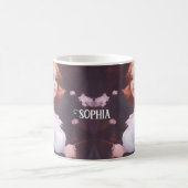 ピンクの花の中の美しい若い女の子ポートレート コーヒーマグカップ (中央)