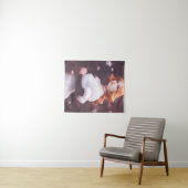 ピンクの花の中の美しい若い女の子ポートレート タペストリー (インサイチュ(横))